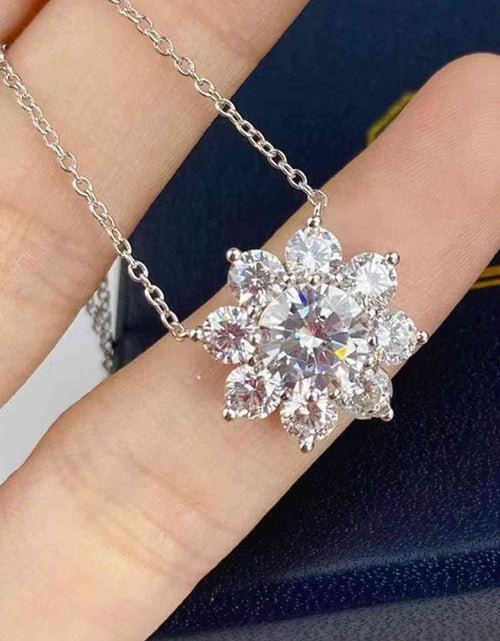 Load image into Gallery viewer, 1 Carat Moissanite Floral Pendant Necklace
