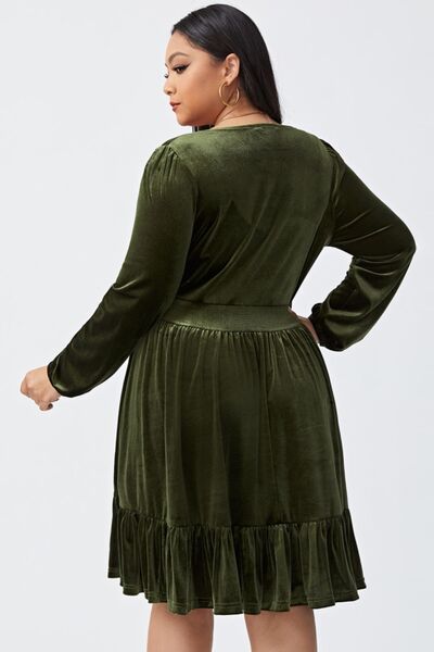 Load image into Gallery viewer, Plus Size Plunge Long Sleeve Mini Dress
