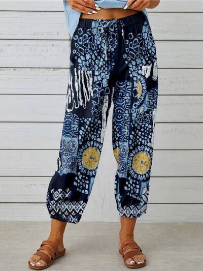 Load image into Gallery viewer, Printed Tied Cropped Pants
