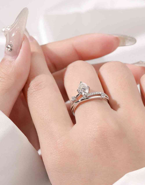 Load image into Gallery viewer, Moissanite Crisscross Ring
