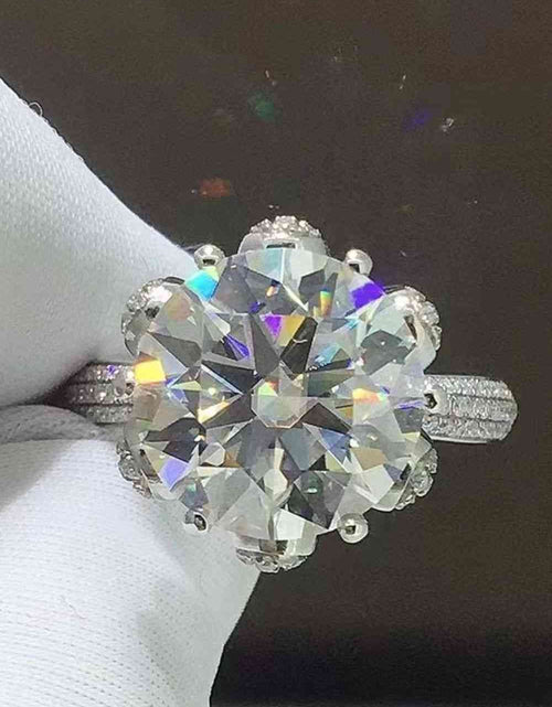 Load image into Gallery viewer, 5 Carat  Moissanite Side Stone Ring
