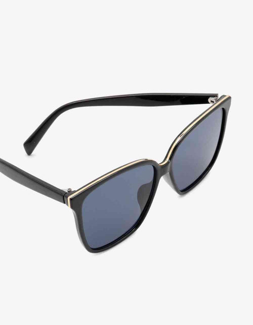 Load image into Gallery viewer, Polycarbonate Frame Wayfarer Sunglasses
