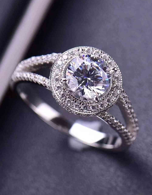 Load image into Gallery viewer, Shiny and Chic 1 Carat Moissanite Ring
