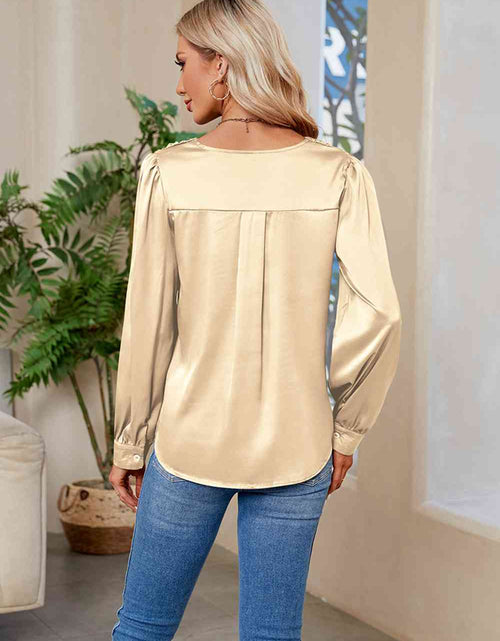 Load image into Gallery viewer, V-Neck Long Sleeve Top
