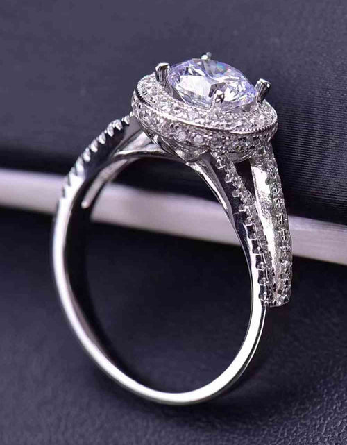 Load image into Gallery viewer, Shiny and Chic 1 Carat Moissanite Ring
