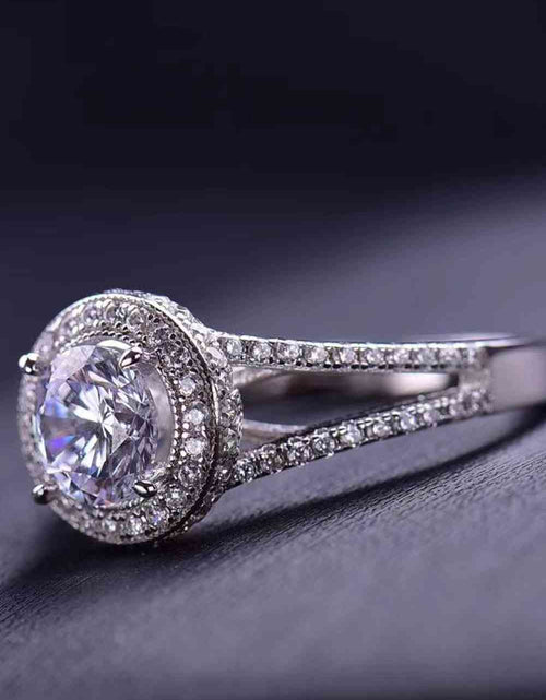 Load image into Gallery viewer, Shiny and Chic 1 Carat Moissanite Ring
