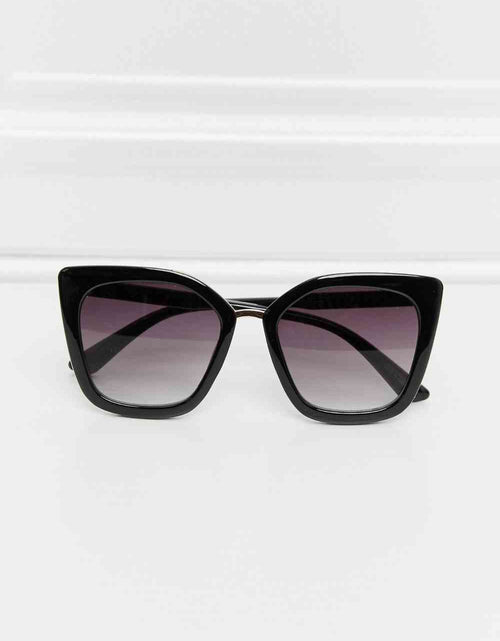 Load image into Gallery viewer, Cat Eye Full Rim Polycarbonate Sunglasses
