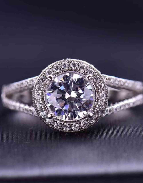 Load image into Gallery viewer, Shiny and Chic 1 Carat Moissanite Ring
