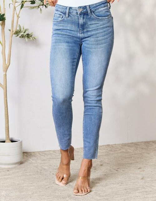 Load image into Gallery viewer, BAYEAS Raw Hem Skinny Jeans
