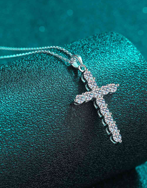 Load image into Gallery viewer, Moissanite Cross Pendant Chain Necklace
