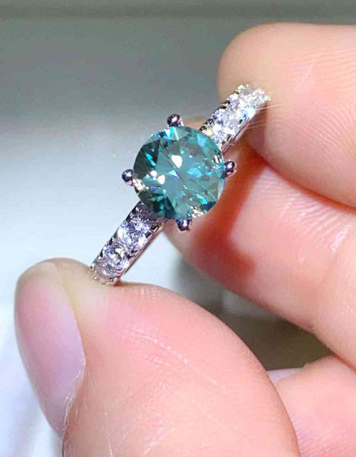 Load image into Gallery viewer, Future Style 1 Carat Moissanite Side Stone Ring
