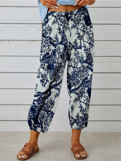 Load image into Gallery viewer, Printed Tied Cropped Pants
