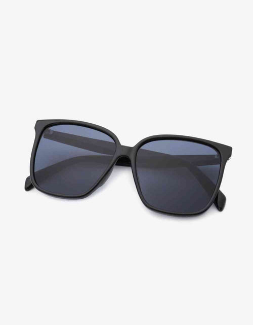 Load image into Gallery viewer, Polycarbonate Frame Wayfarer Sunglasses
