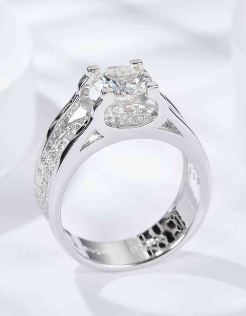 Load image into Gallery viewer, Made To Shine 1 Carat Moissanite Ring
