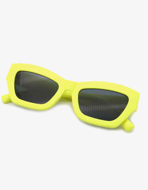 Load image into Gallery viewer, Classic UV400 Polycarbonate Frame Sunglasses
