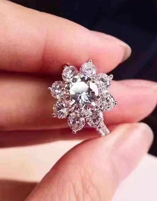 Load image into Gallery viewer, 1 Carat Moissanite Flower Ring
