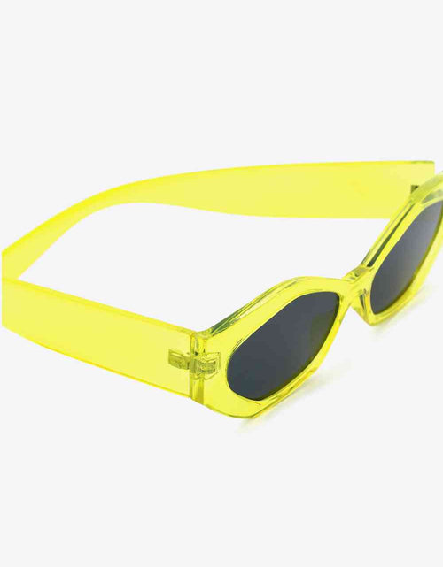 Load image into Gallery viewer, Polycarbonate Frame Wayfarer Sunglasses
