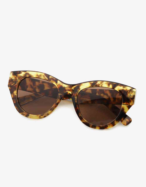 Load image into Gallery viewer, Tortoiseshell Polycarbonate Wayfarer Sunglasses
