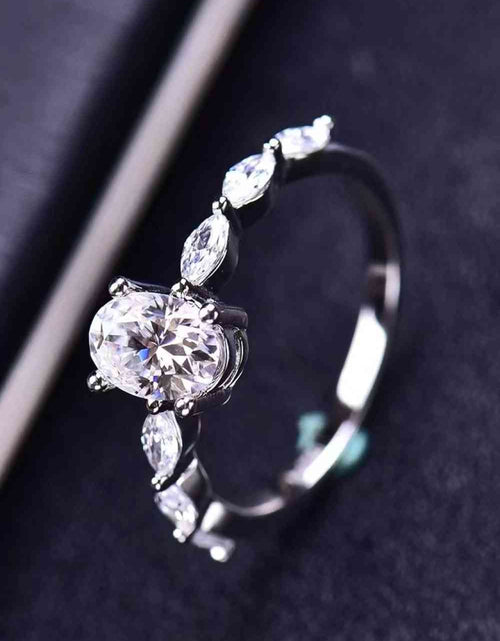 Load image into Gallery viewer, 1 Carat Moissanite Oval Ring
