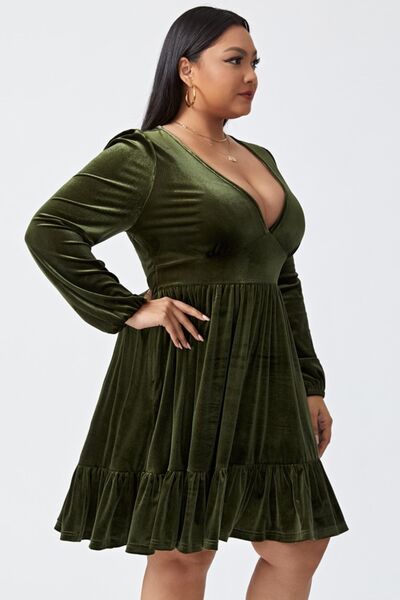 Load image into Gallery viewer, Plus Size Plunge Long Sleeve Mini Dress
