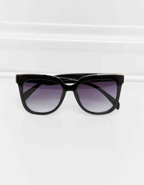 Load image into Gallery viewer, Acetate Lens Full Rim Sunglasses
