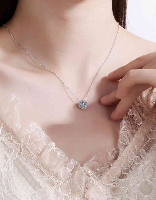 Load image into Gallery viewer, Flower-Shaped Moissanite Pendant Necklace
