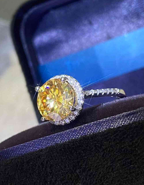 Load image into Gallery viewer, 2 Carat Moissanite Round Ring
