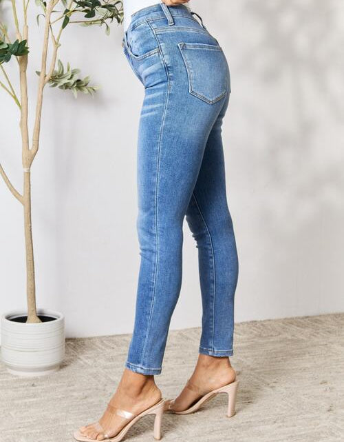 Load image into Gallery viewer, BAYEAS Skinny Cropped Jeans
