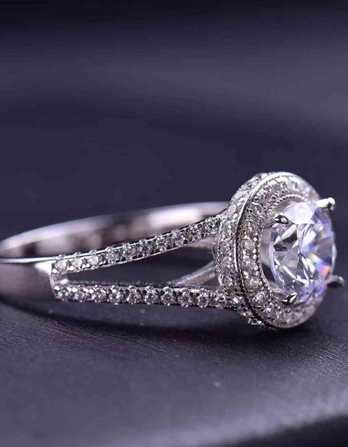 Load image into Gallery viewer, Shiny and Chic 1 Carat Moissanite Ring
