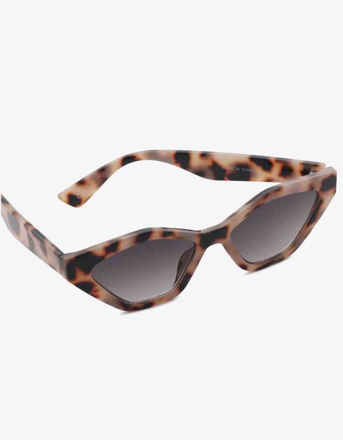 Load image into Gallery viewer, Cat Eye Polycarbonate Sunglasses
