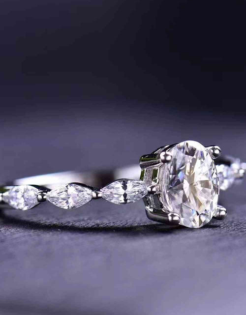 Load image into Gallery viewer, 1 Carat Moissanite Oval Ring
