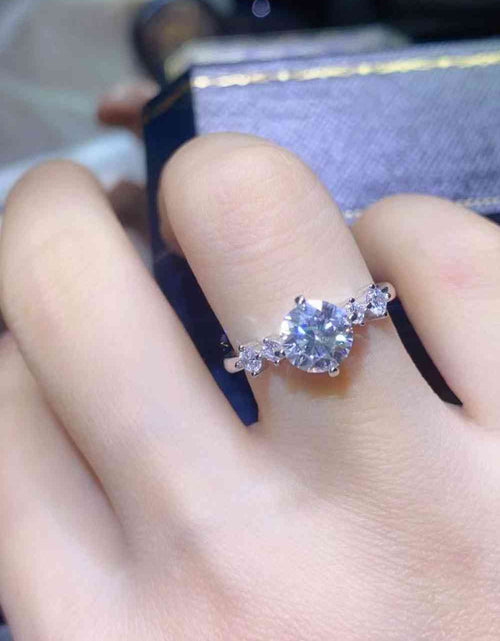 Load image into Gallery viewer, Something To See 1 Carat Moissanite Ring
