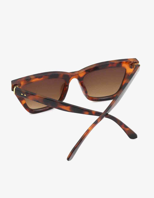 Load image into Gallery viewer, UV400 Polycarbonate Frame Sunglasses
