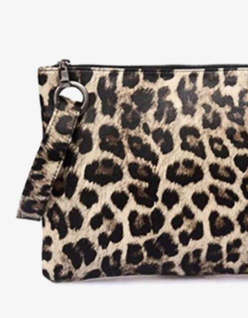 Load image into Gallery viewer, Leopard PU Leather Clutch
