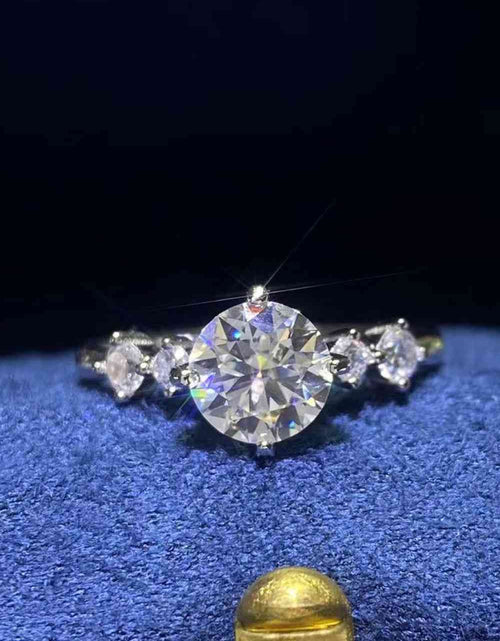 Load image into Gallery viewer, Something To See 1 Carat Moissanite Ring
