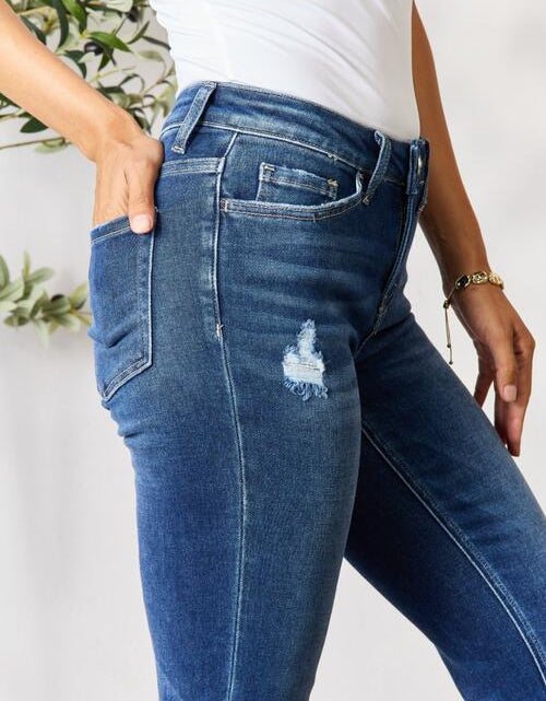 Load image into Gallery viewer, BAYEAS Distressed Cropped Jeans
