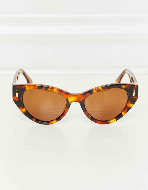 Load image into Gallery viewer, Tortoiseshell Acetate Frame Sunglasses
