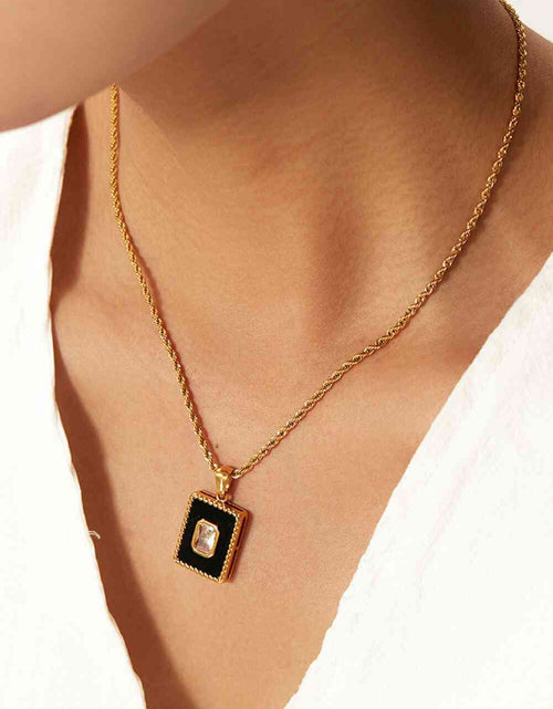 Load image into Gallery viewer, Square Pendant Twisted Chain Necklace
